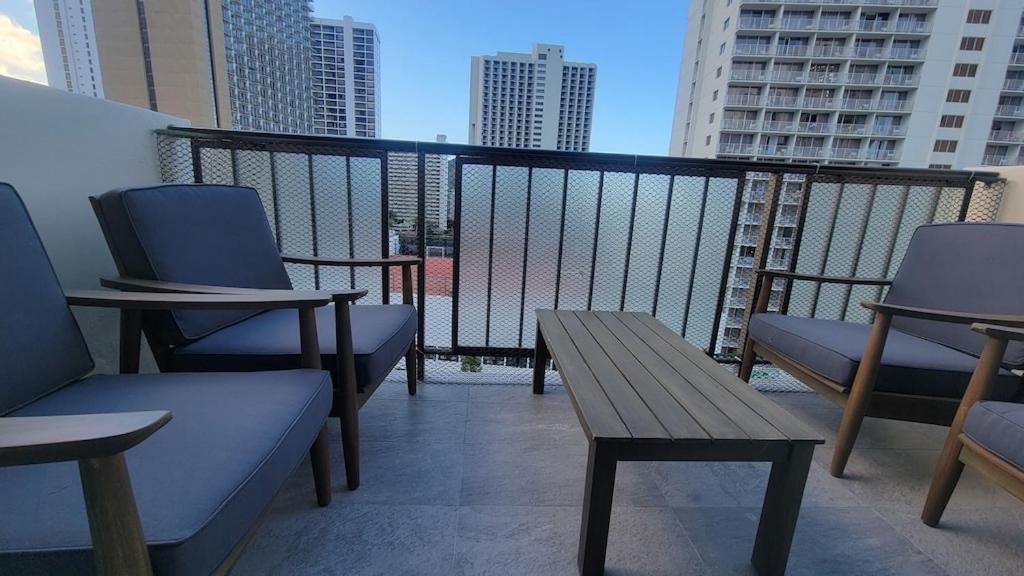 Waikiki Condo 2 Bedrooms 2 Bathrooms With 1 Free Parking Space 檀香山 外观 照片
