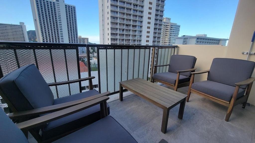 Waikiki Condo 2 Bedrooms 2 Bathrooms With 1 Free Parking Space 檀香山 外观 照片