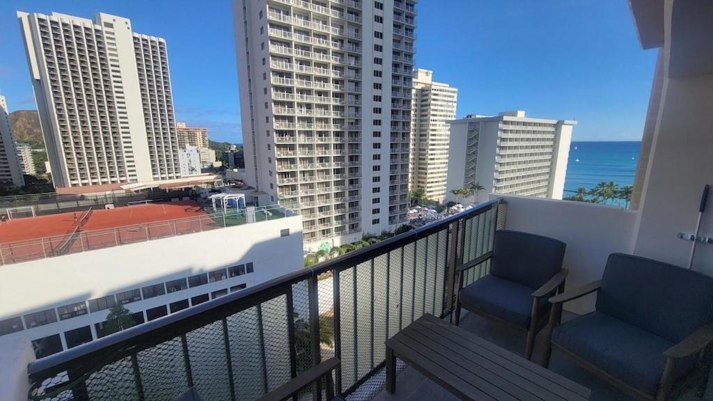 Waikiki Condo 2 Bedrooms 2 Bathrooms With 1 Free Parking Space 檀香山 外观 照片