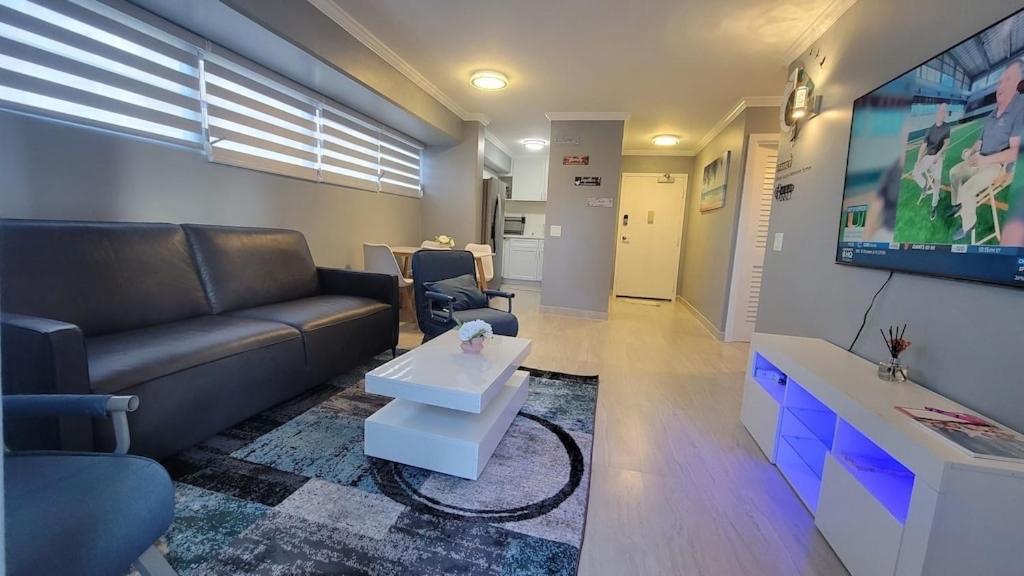 Waikiki Condo 2 Bedrooms 2 Bathrooms With 1 Free Parking Space 檀香山 外观 照片