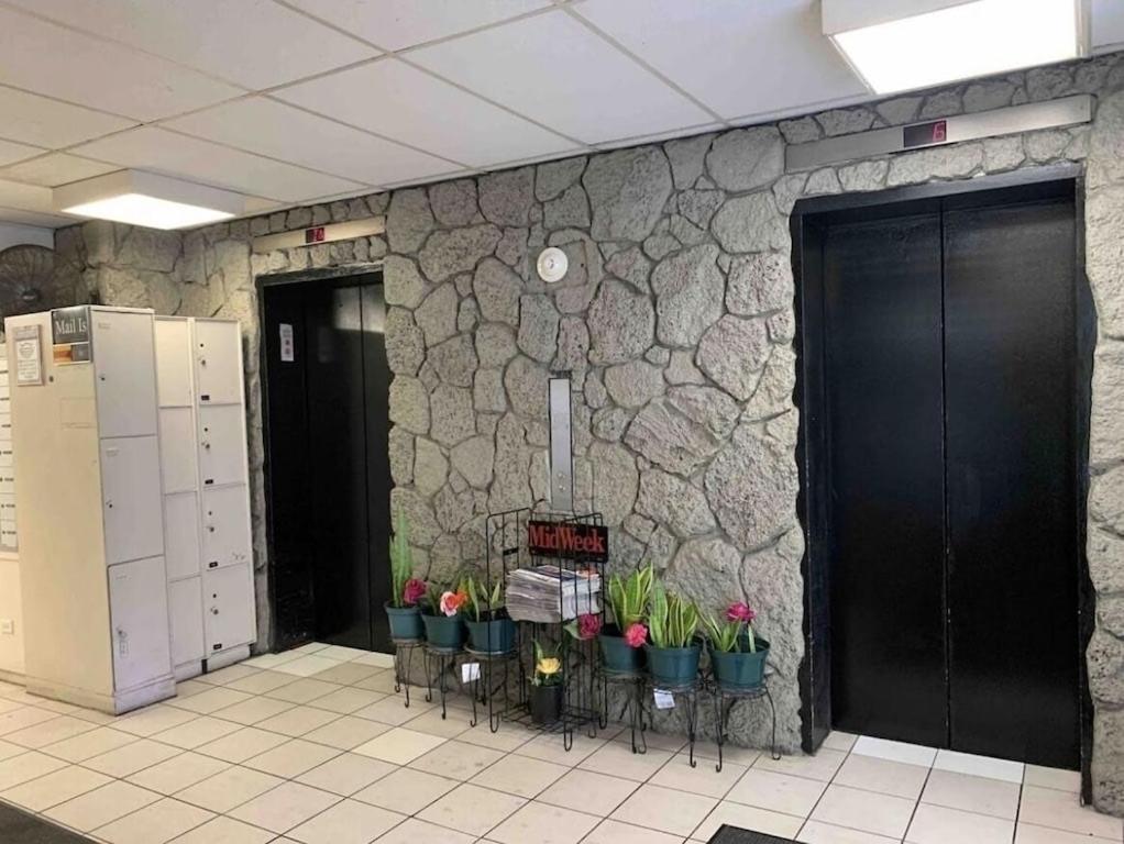 Waikiki Condo 2 Bedrooms 2 Bathrooms With 1 Free Parking Space 檀香山 外观 照片